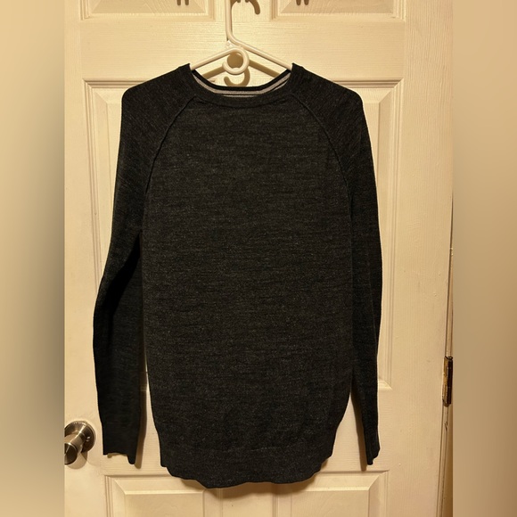 Old Navy Men's Crew Neck Sweater - Picture 1 of 2